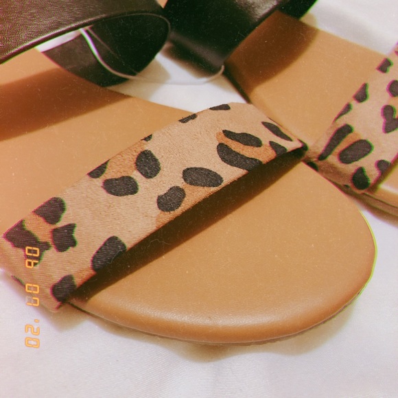 Leopard Print Black Strap Slide Sandals - Picture 5 of 6